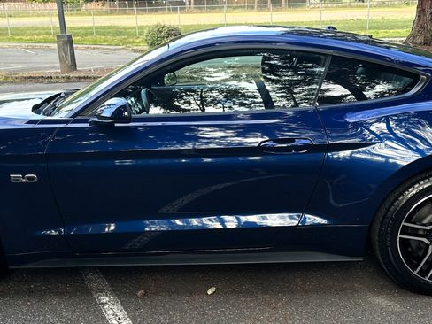 Used 2019 Ford Mustang GT RWD image 5
