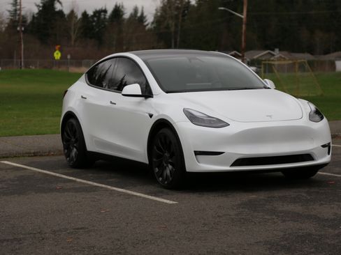 Used 2023 Tesla Model Y Performance image 11