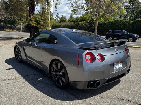 Used 2010 Nissan GT-R Premium AWD/4WD image 18