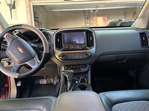 Used 2019 Chevrolet Colorado Z71 AWD/4WD image 8