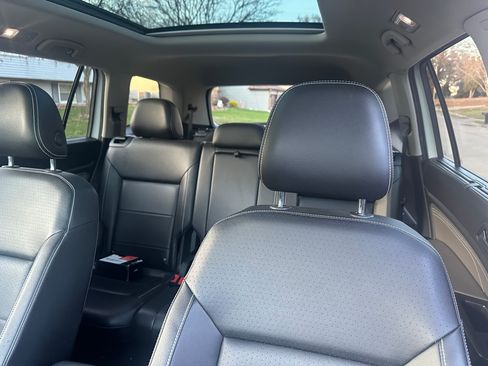 Used 2022 Volkswagen Atlas SEL R-Line image 8