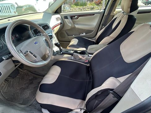 Used 2004 Volvo V70 2.4 image 5