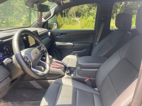 Used 2025 Chevrolet Colorado Trail Boss AWD/4WD image 13