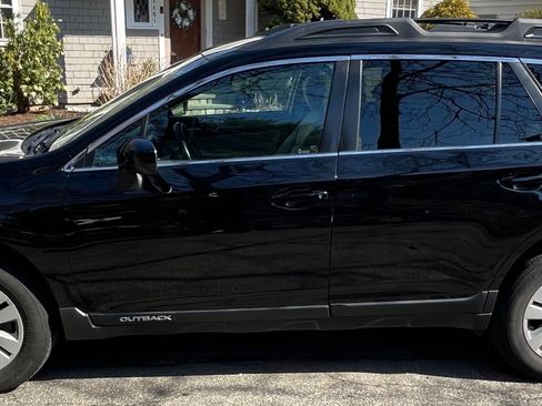 Used 2019 Subaru Outback 2.5i Premium image 4