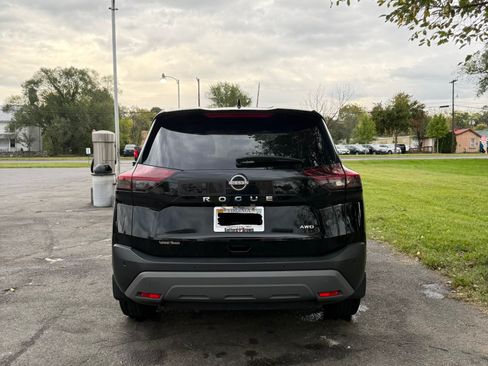 Used 2023 Nissan Rogue S image 9