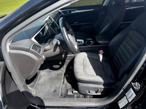 Used 2016 Ford Fusion SE image 10