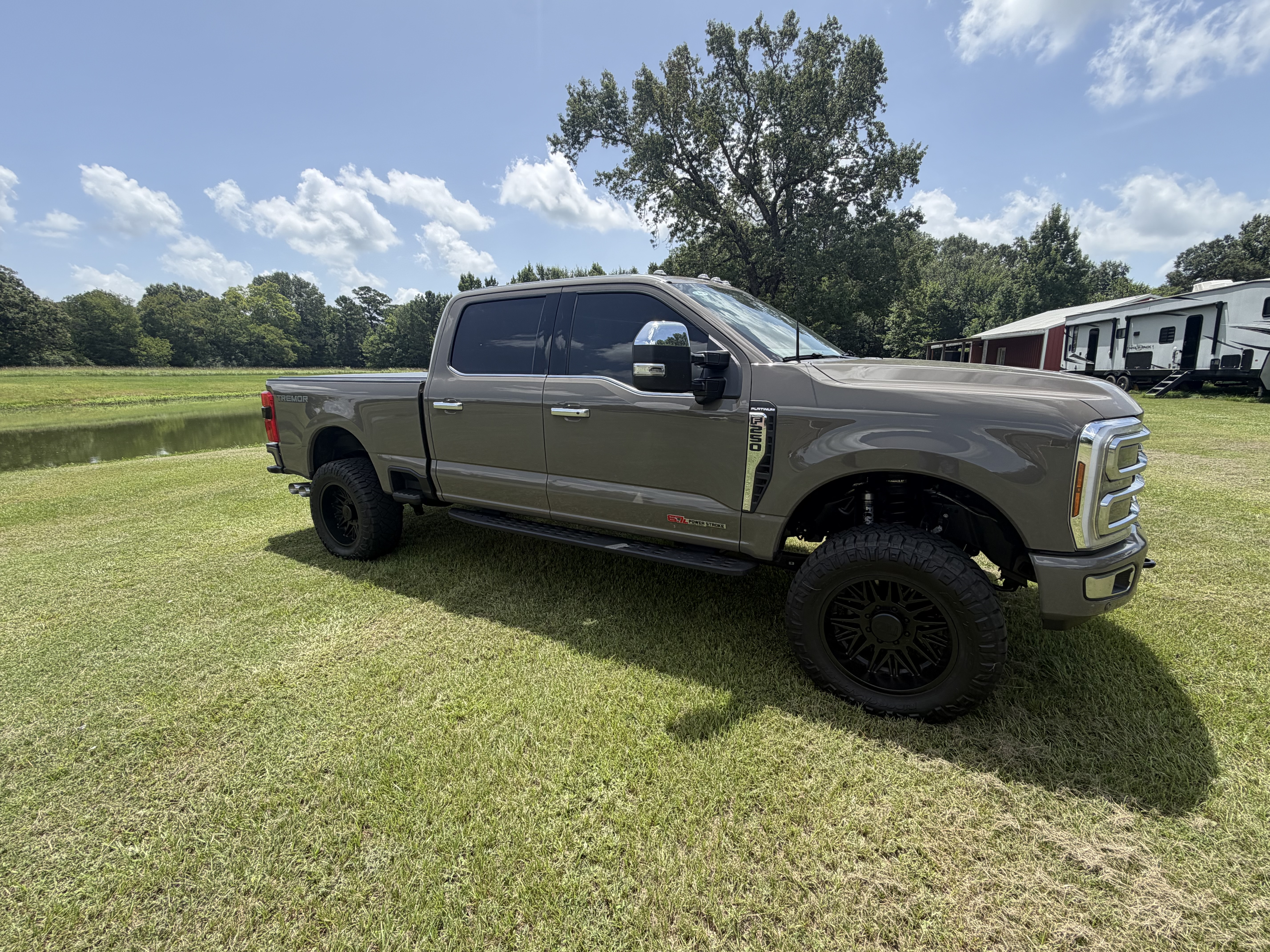 Used 2026 Ford F250 Platinum w/ Platinum Plus Package AWD/4WD image 2
