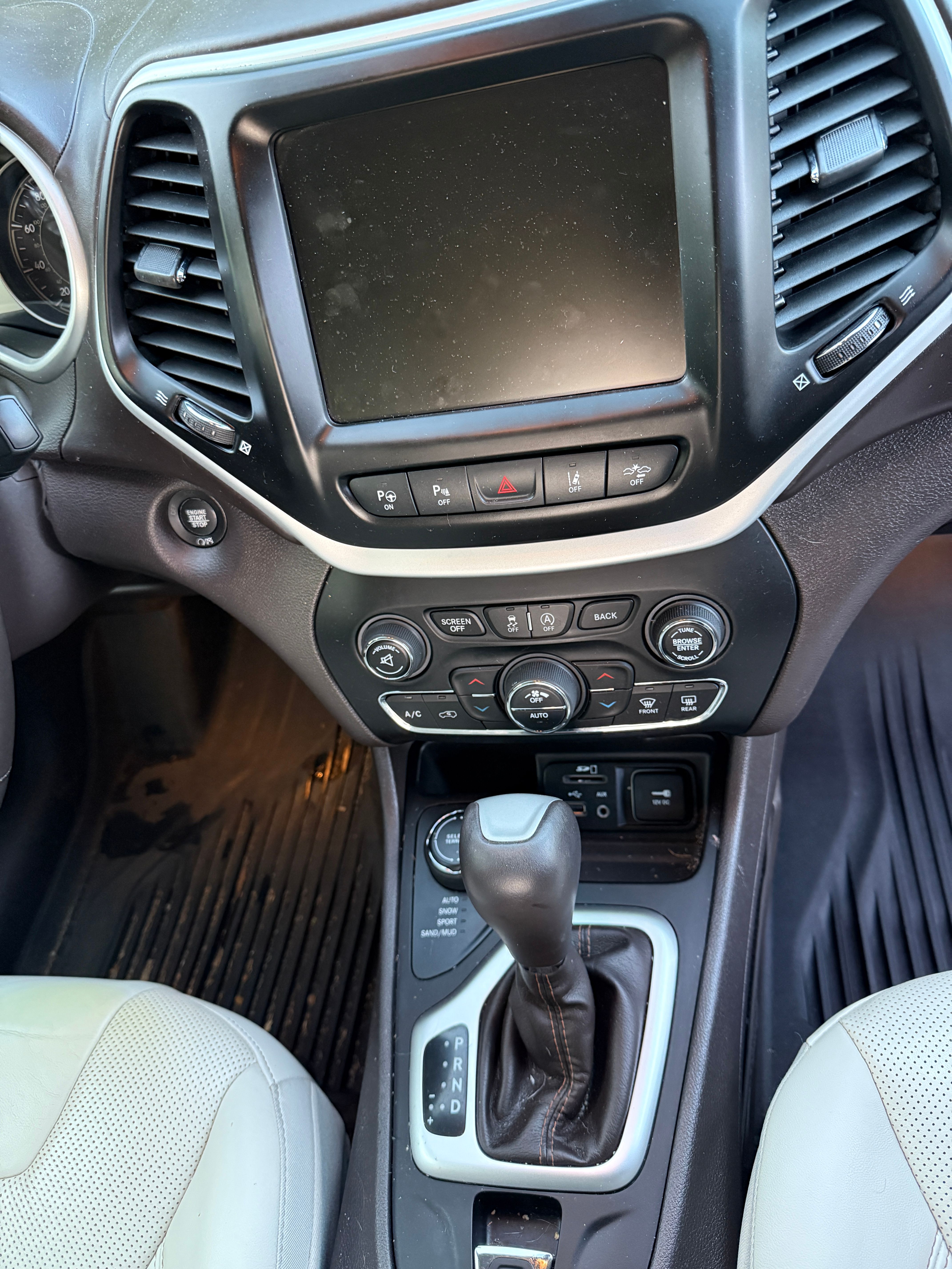 Used 2018 Jeep Cherokee Overland w/ Technology Group AWD/4WD image 16