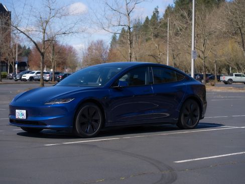 Used 2024 Tesla Model 3 Long Range image 2