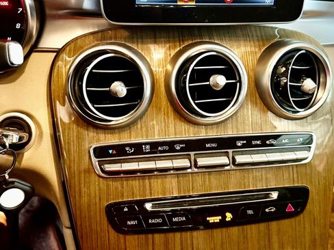 Used 2018 Mercedes-Benz GLC 300 image 5