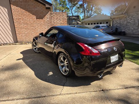 Used 2010 Nissan 370Z Touring w/ Sport Pkg image 6