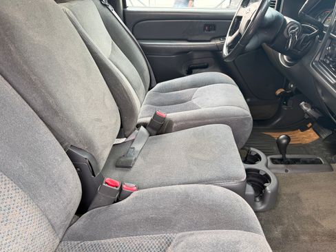 Used 2004 Chevrolet Silverado 3500 LS w/ Heavy-Duty Power Package AWD/4WD image 19