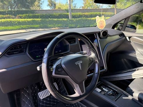 Used 2018 Tesla Model X P100D image 6