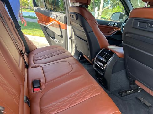 Used 2021 BMW X5 xDrive40i w/ M Sport Package AWD/4WD image 4