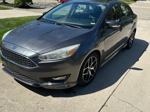 Used 2015 Ford Focus SE w/ SE Sport Package FWD image 12