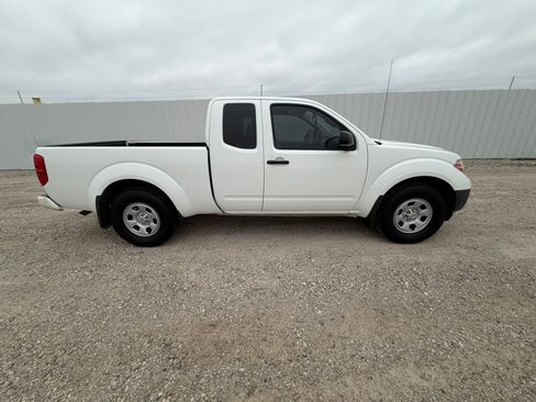 Used 2020 Nissan Frontier S image 1