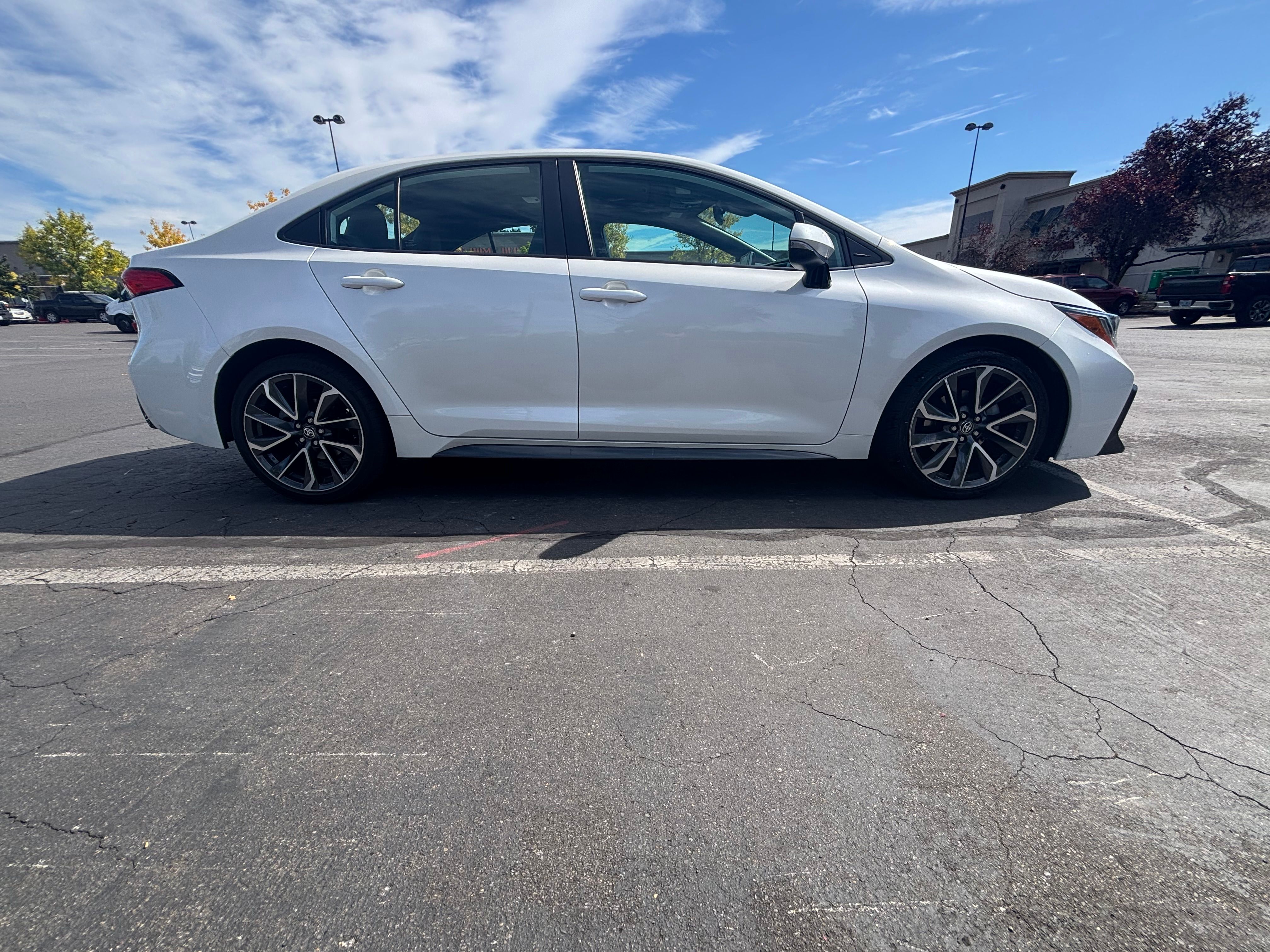 Used 2020 Toyota Corolla SE w/ SE Premium Package FWD image 8