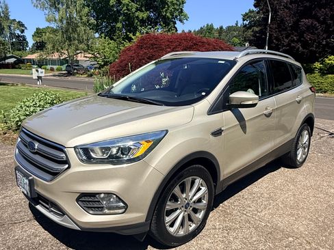 Used 2017 Ford Escape Titanium FWD image 1