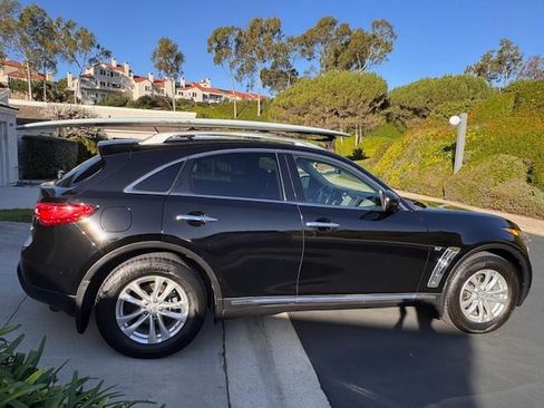 Used 2017 INFINITI QX70 3.7 Sport Utility 4D w/ Premium Package image 8