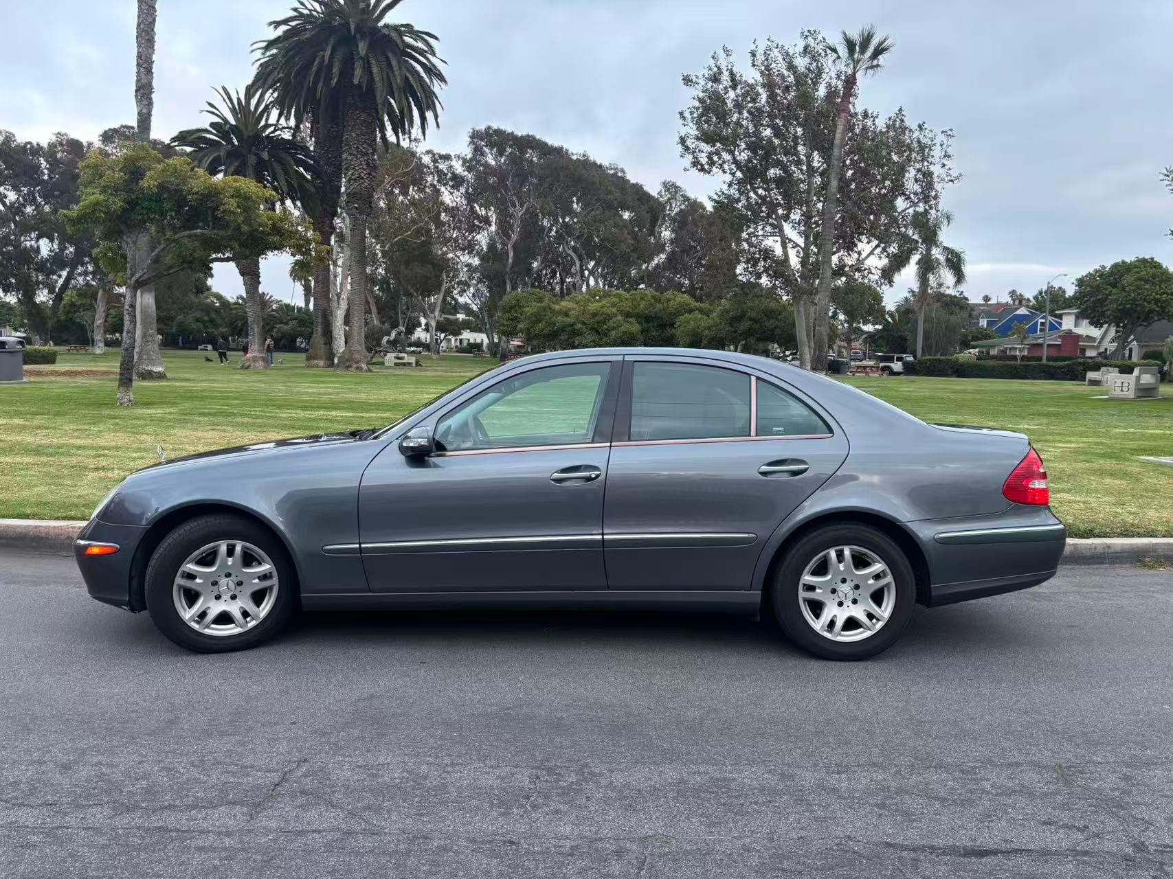 Used 2005 Mercedes-Benz E 320 Sedan image 4