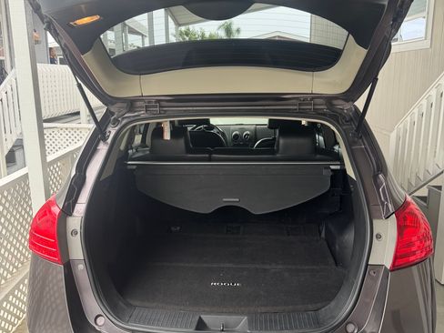 Used 2010 Nissan Rogue SL w/ Premium Pkg image 6