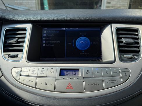 Used 2010 Hyundai Genesis 4.6 w/ Technology Pkg 5 RWD image 17