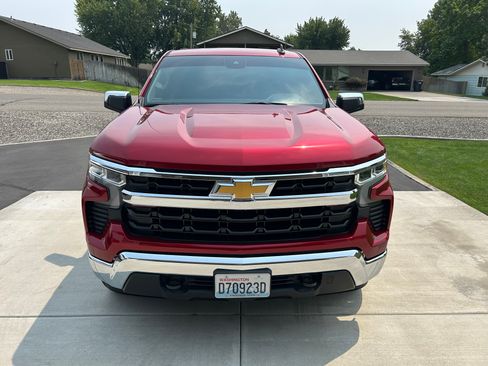 Used 2023 Chevrolet Silverado 1500 LT w/ Z71 Off-Road Package AWD/4WD image 10