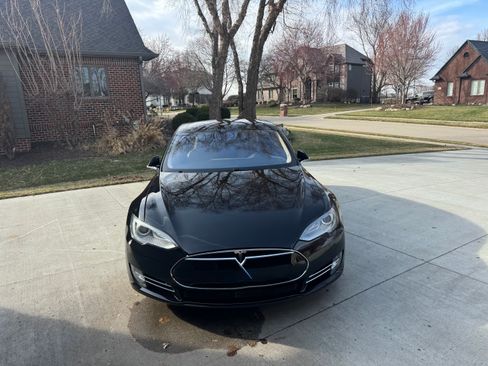 Used 2015 Tesla Model S P90D image 11