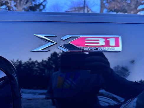 Used 2025 GMC Sierra 2500 SLT w/ X31 Off-Road Package image 11