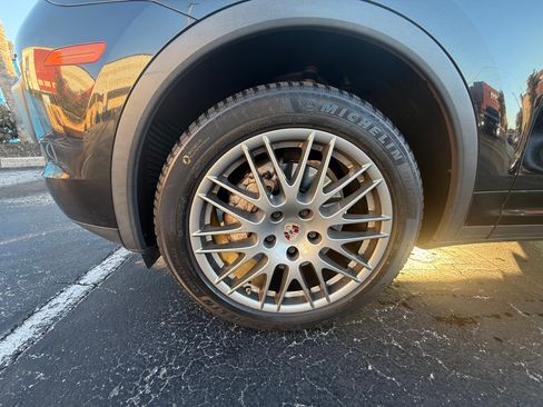 Used 2015 Porsche Cayenne S image 13