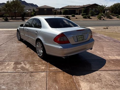 Used 2007 Mercedes-Benz E 550 Sedan image 4
