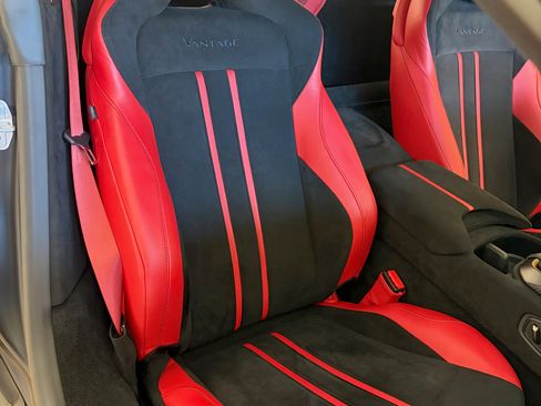 Used 2020 Aston Martin V8 Vantage Coupe image 20