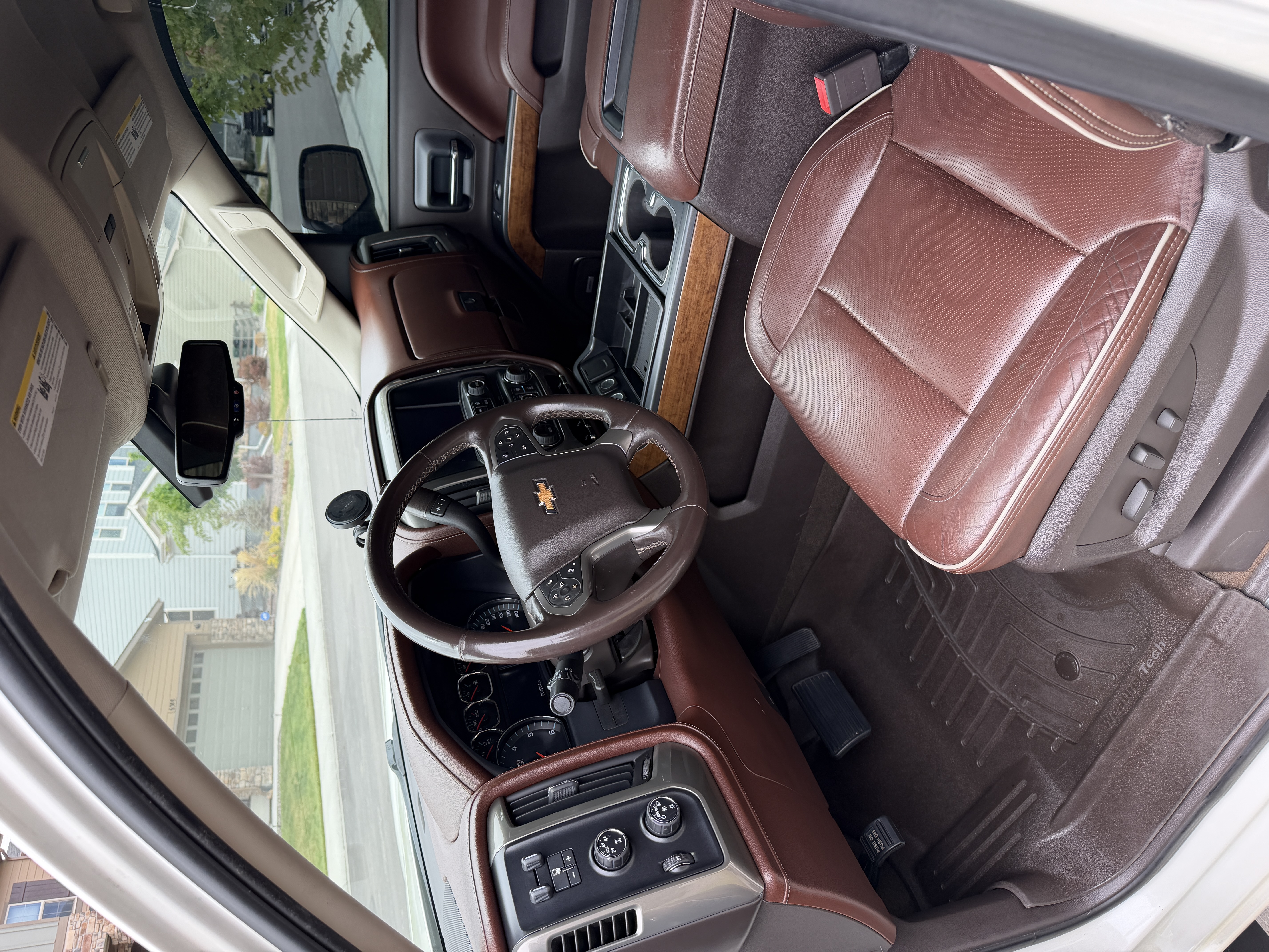 Used 2015 Chevrolet Silverado 1500 High Country w/ High Country Premium Package AWD/4WD image 18