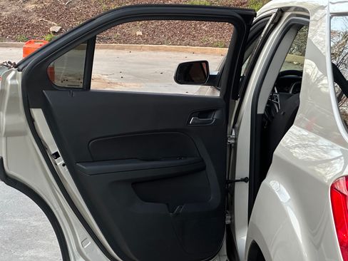 Used 2016 Chevrolet Equinox LT w/ Convenience Package image 27