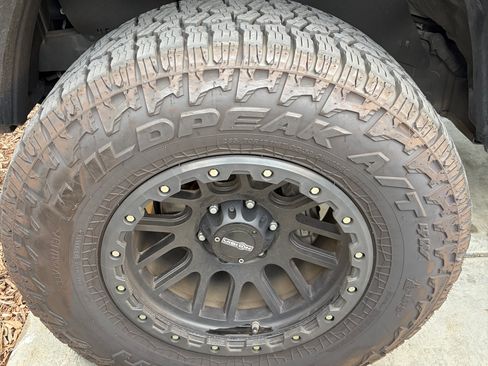 Used 2020 Toyota Tacoma TRD Off-Road w/ Technology Package image 9