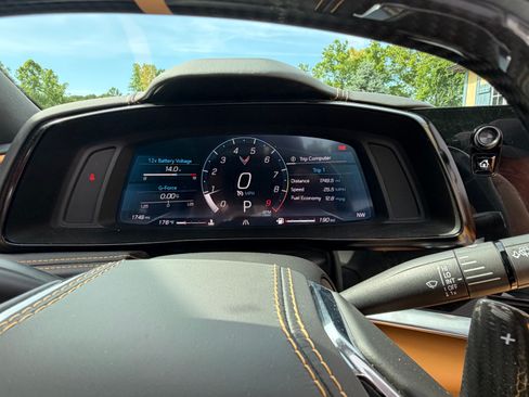 Used 2024 Chevrolet Corvette Z06 RWD image 8