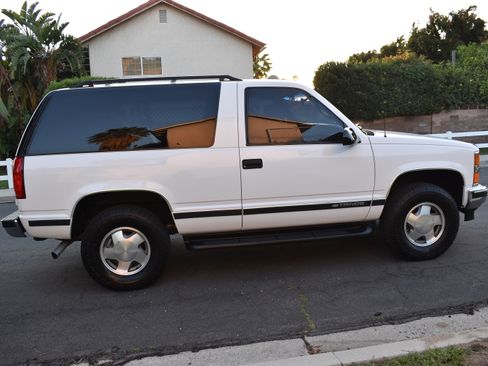 Used 1999 Chevrolet Tahoe 4WD 2-Door w/ Preferred Equipment Group image 8