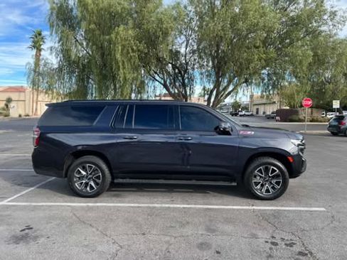 Used 2023 Chevrolet Suburban Z71 w/ Luxury Package image 10