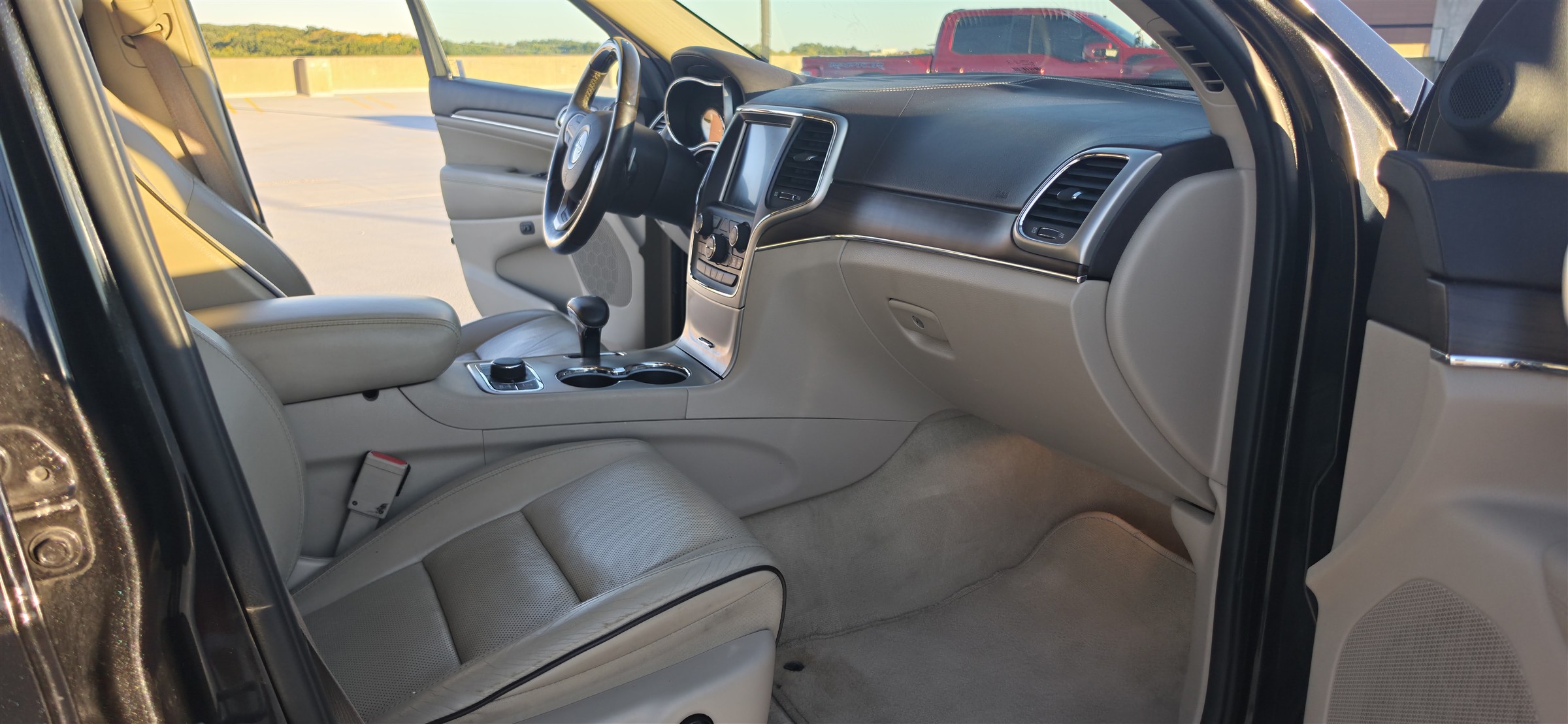 Used 2014 Jeep Grand Cherokee Overland AWD/4WD image 17