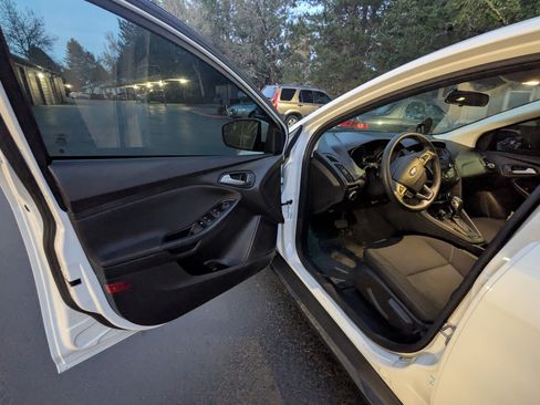 Used 2015 Ford Focus SE image 16