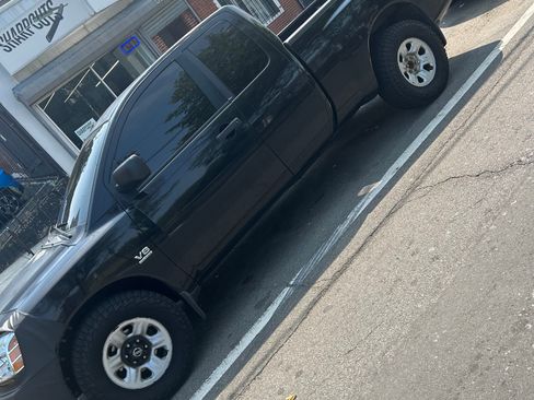 Used 2004 Nissan Titan XE w/ (PRF) Preferred Pkg image 4