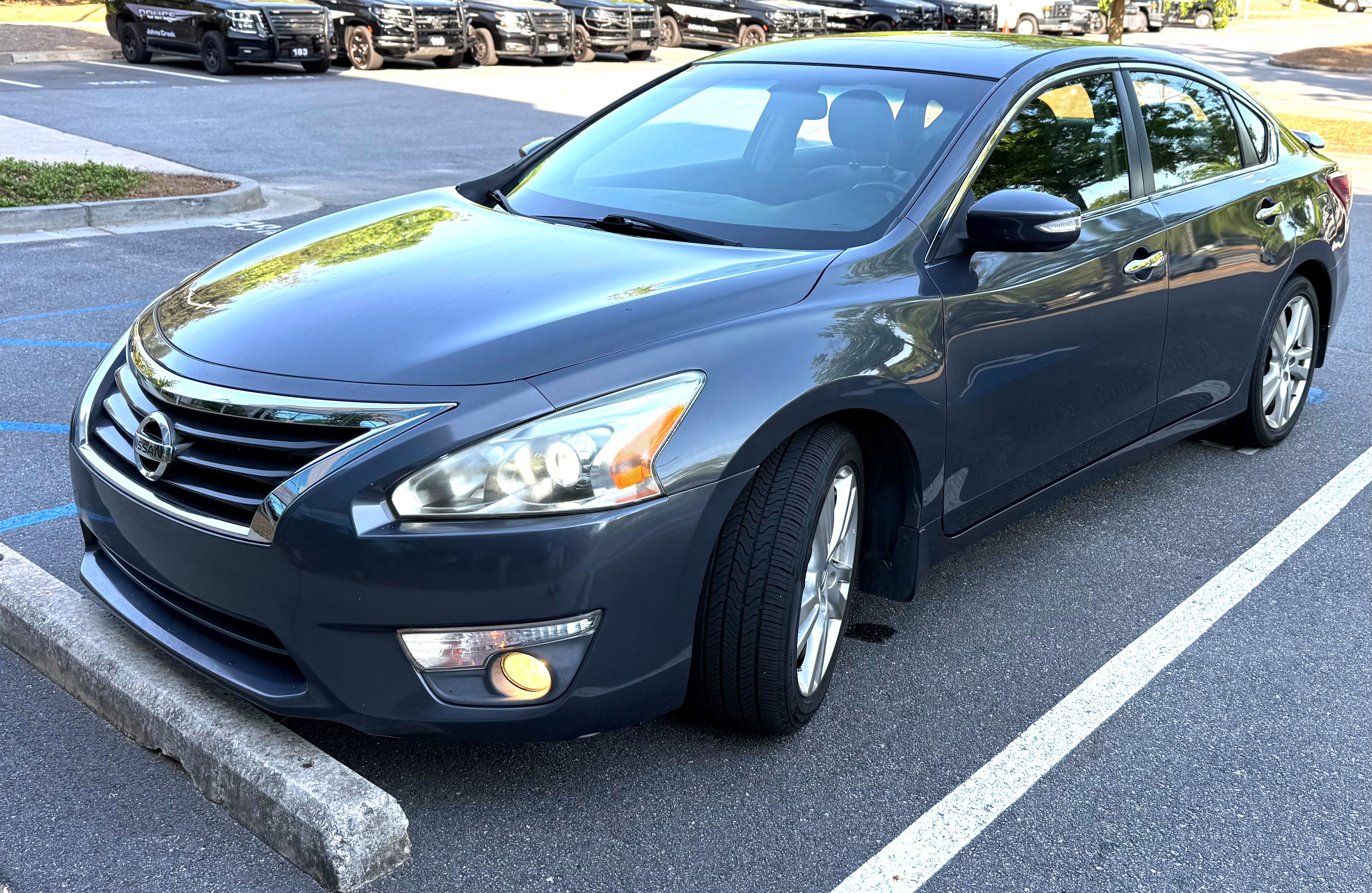 Used 2013 Nissan Altima 3.5 SL w/ Technology Pkg FWD image 1