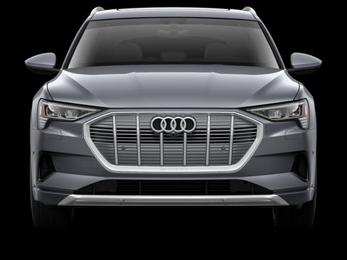 Used 2019 Audi e-tron Prestige w/ Prestige Package image 6