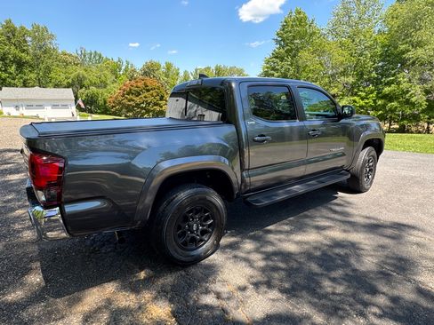 Used 2019 Toyota Tacoma SR5 AWD/4WD image 5