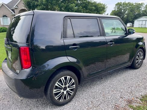 Used 2009 Scion xB FWD image 6