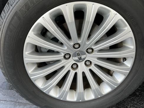 Used 2014 Lincoln MKX FWD w/ Walnut Swirl Wood Package image 8