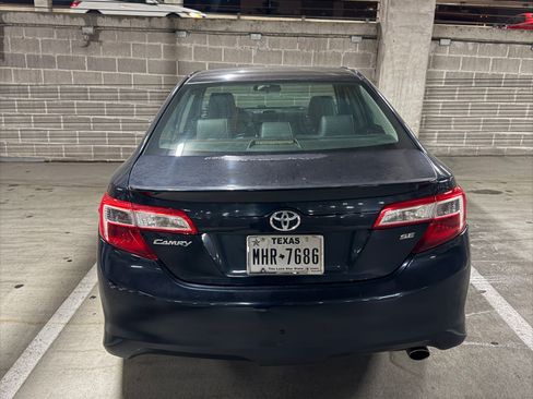 Used 2012 Toyota Camry LE image 2