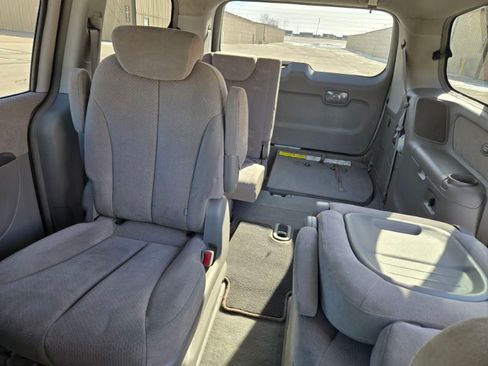 Used 2007 Hyundai Entourage SE image 12