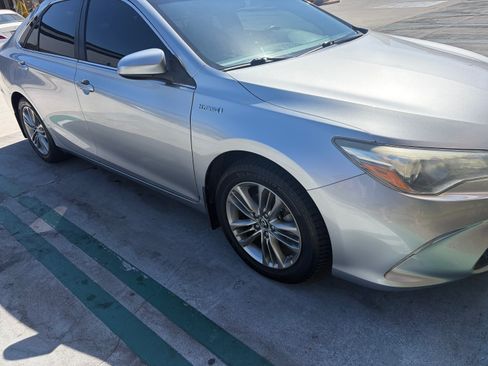 Used 2015 Toyota Camry SE w/ Moonroof Package FWD image 23