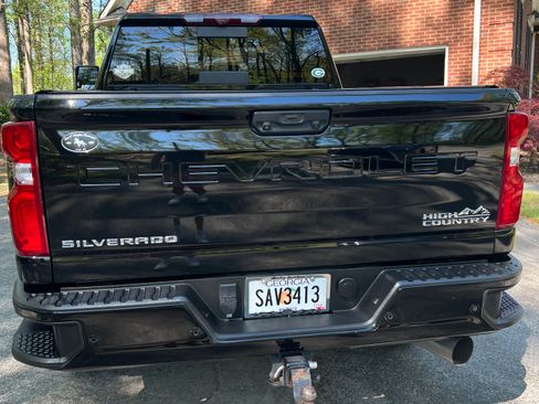 Used 2023 Chevrolet Silverado 2500 High Country w/ Z71 Off-Road Package AWD/4WD image 6